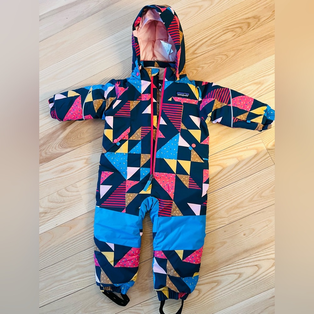 New without tags baby Patagonia snow pile bunting/one piece